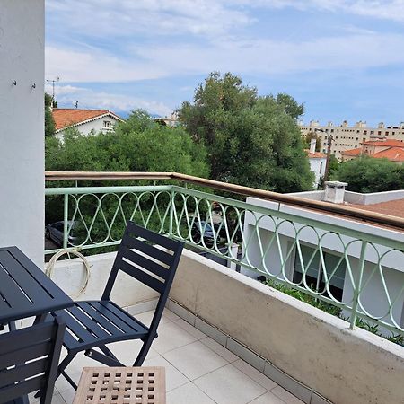 Au Calme, Plages A Pieds Антиб Экстерьер фото